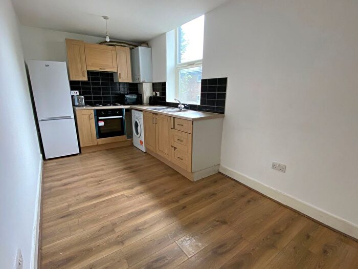 2 Bedroom Flat To Rent In Amersham Road, London, SE14
