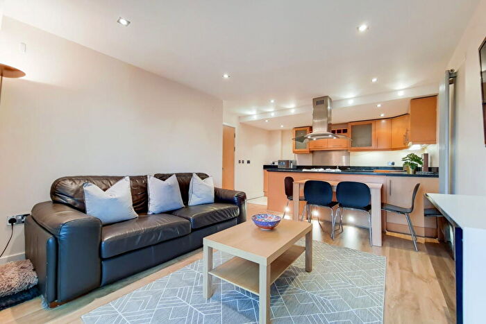 2 Bedroom Flat To Rent In Millharbour, London, E14