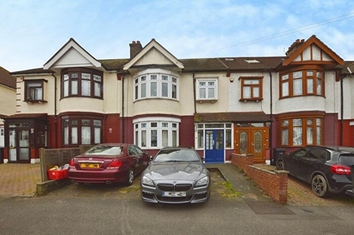 3 Bedroom Terraced House For Sale In Wanstead Lane, Ilford, IG1