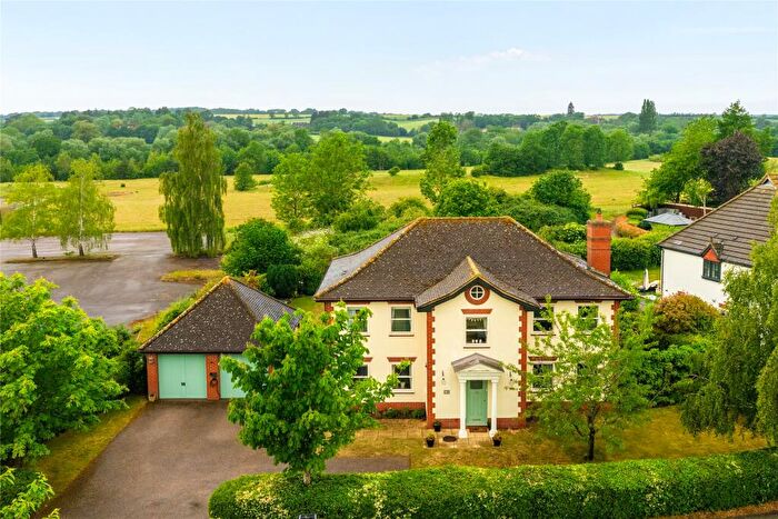 5 Bedroom Detached House For Sale In Carnoustie Drive, Great Denham, Bedfordshire, MK40