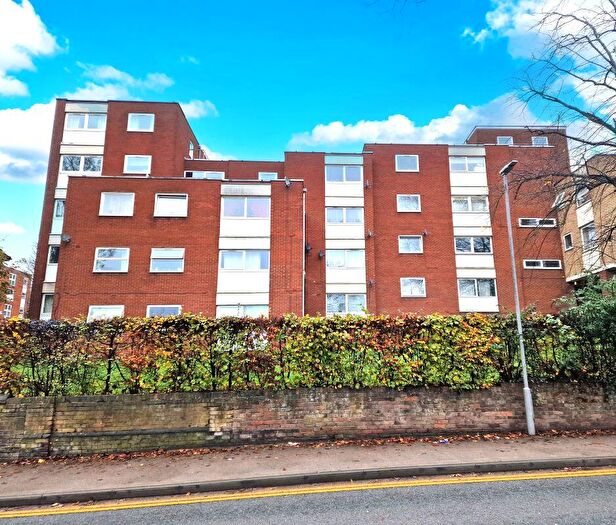 2 Bedroom Flat For Sale In Moulton Court, Moulton Rise, Luton, LU2