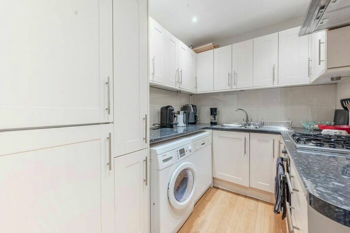 2 Bedroom Flat To Rent In Cornwall Gardens, South Kensington, London, SW7