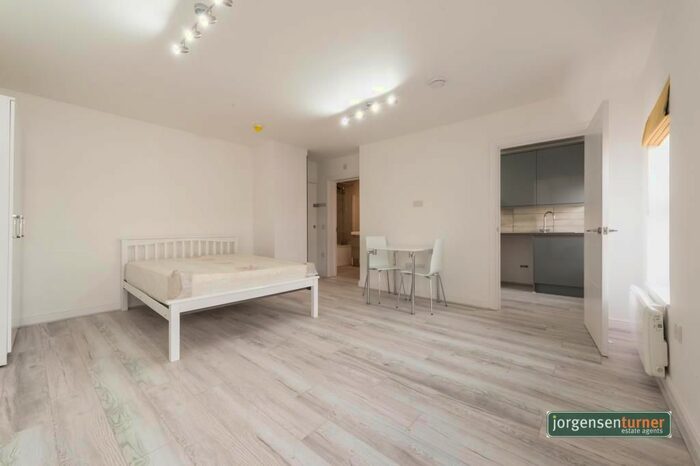 Studio To Rent In Uxbridge Road, Shephrds Bush, London, W12