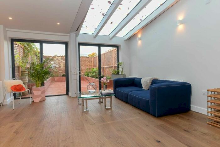 3 Bedroom Terraced House To Rent In South Parade, Summertown, OX2