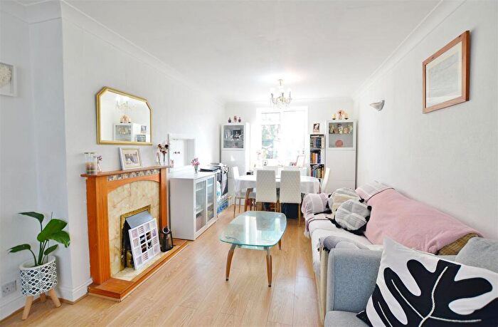 2 Bedroom Terraced House For Sale In Gascons Grove, Slough, SL2