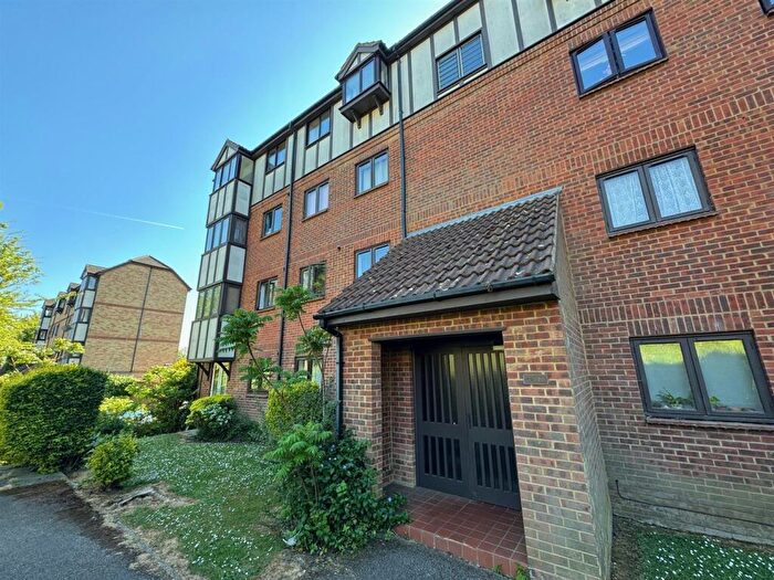 2 Bedroom Apartment To Rent In Kerr Close, Knebworth, SG3