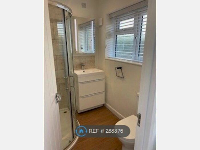 1 Bedroom Flat To Rent In Southdown Road, Harpenden, AL5