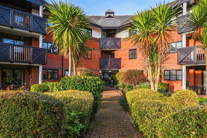 2 Bedroom Apartment For Sale In Poplar Drive, Hutton, Brentwood, CM13