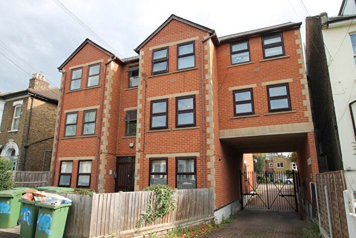 2 Bedroom Flat To Rent In Earlham Grove, Forest Gate, E7