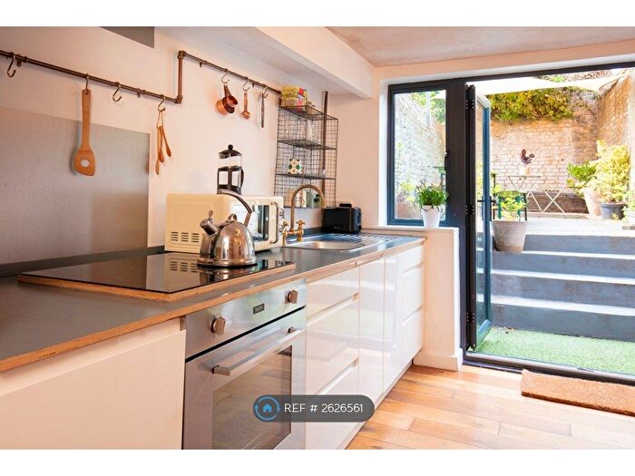 1 Bedroom Flat To Rent In Daneville Road, London, SE5