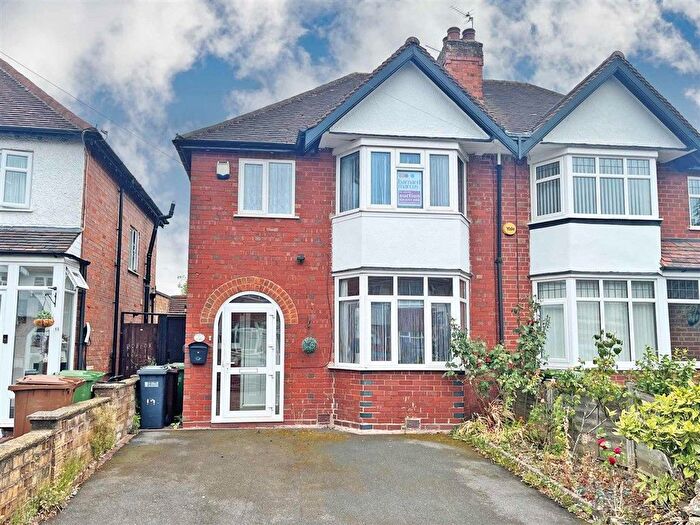 3 Bedroom Semi Detached House For Sale In Avon Road, Shirley, Solihull, B90