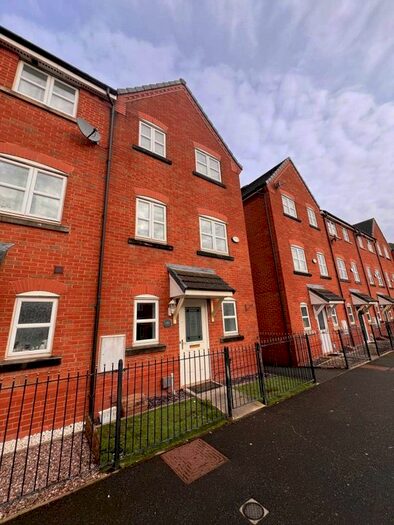 4 Bedroom Town House To Rent In Portland Road, Warrington, WA5