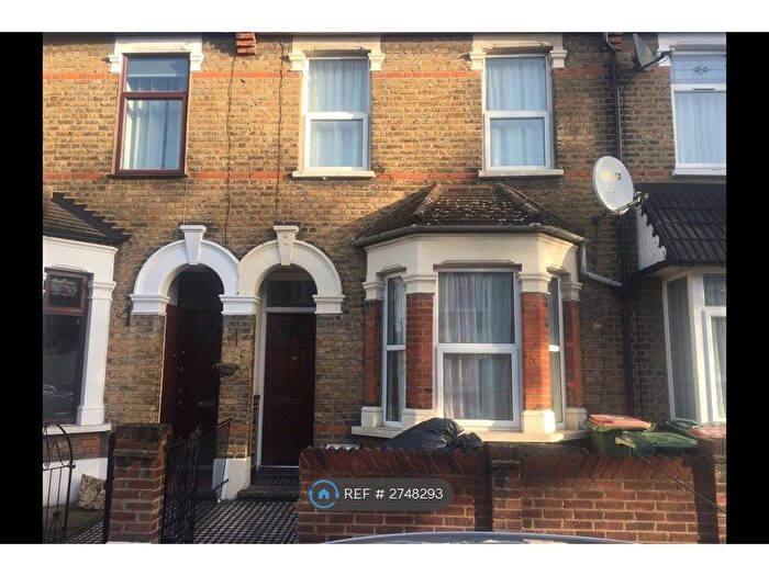 2 Bedroom Terraced House To Rent In Lichfield Road, London, E6