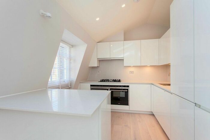 2 Bedroom Flat To Rent In Upper Berkeley Street, London, W1H