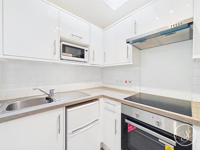 1 Bedroom Flat To Rent In Hawthorn Vale, Chapel Allerton, LS7