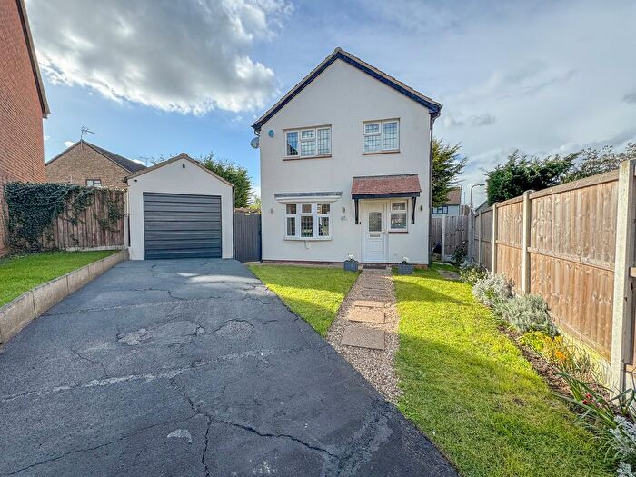 3 Bedroom Detached House For Sale In Romsey Close, Hockley, SS5