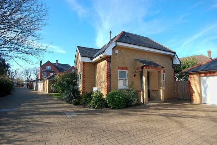 3 Bedroom Detached House To Rent In Aspen Close, Hampton Wick, Kingston Upon Thames, KT1