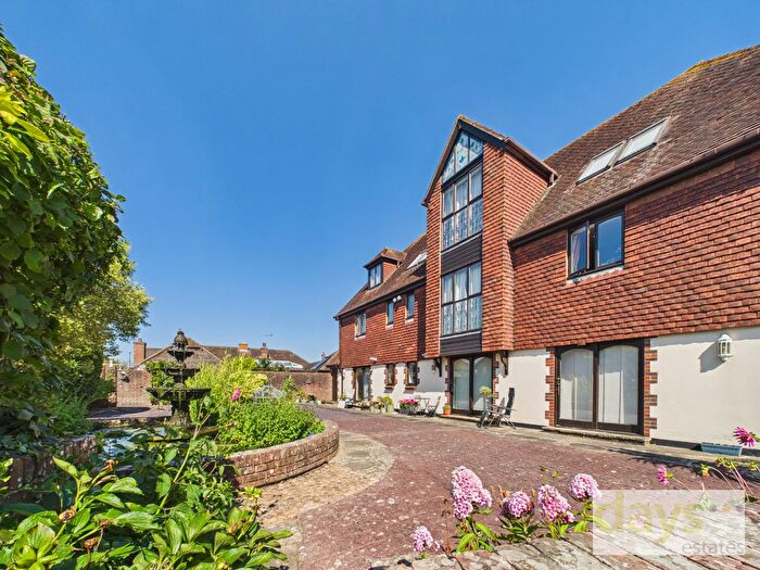 2 Bedroom Flat For Sale In Priors Acre, Boxgrove, PO18