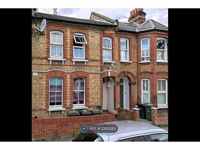 2 Bedroom Flat To Rent In Glenelg Road, London, SW2