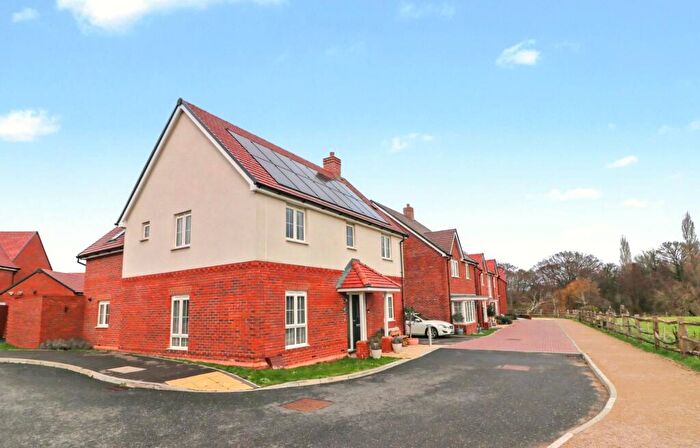 4 Bedroom Detached House For Sale In Troon Road, Botley, SO32