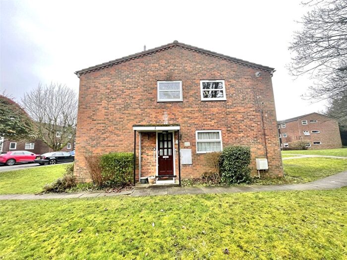 2 Bedroom Flat For Sale In Sherland Court, The Dell, Radlett, Hertfordshire, WD7