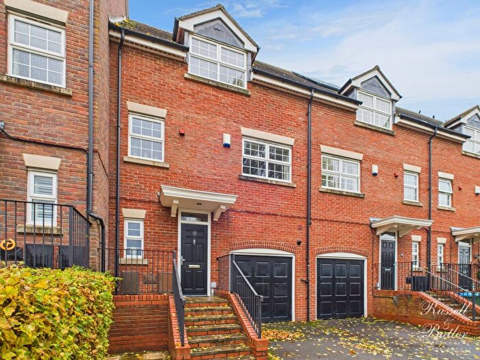 4 Bedroom Town House For Sale In Bernardines Way, Buckingham, MK18