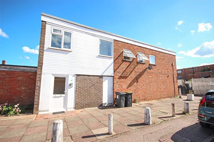 1 Bedroom Flat To Rent In Priory Street, Bedford, Bedfordshire, MK40