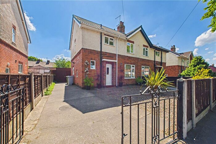 3 Bedroom Semi-Detached House For Sale In Carlton Road, Newark, NG24