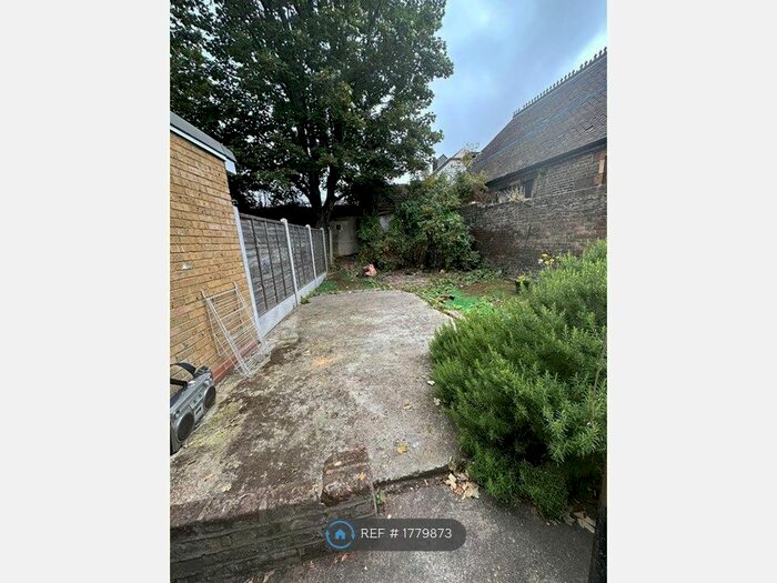 3 Bedroom Flat To Rent In Powell Road, London, E5