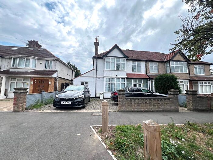 6 Bedroom Semi-Detached House To Rent In Cranborne Waye, Hayes, UB4
