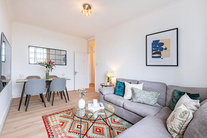 2 Bedroom Flat For Sale In Grove End Road, London, NW8