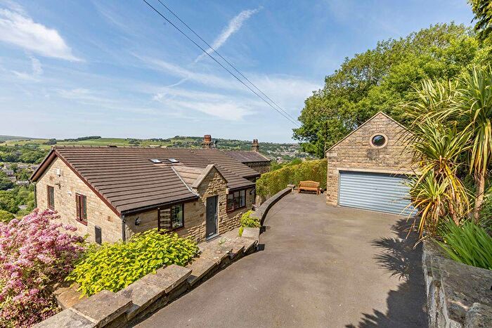 4 Bedroom Detached House For Sale In Goose Nest Lane, Norland, HX6