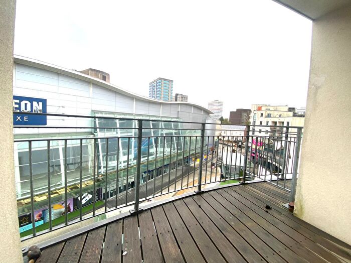 2 Bedroom Apartment To Rent In Broadway Plaza, B16