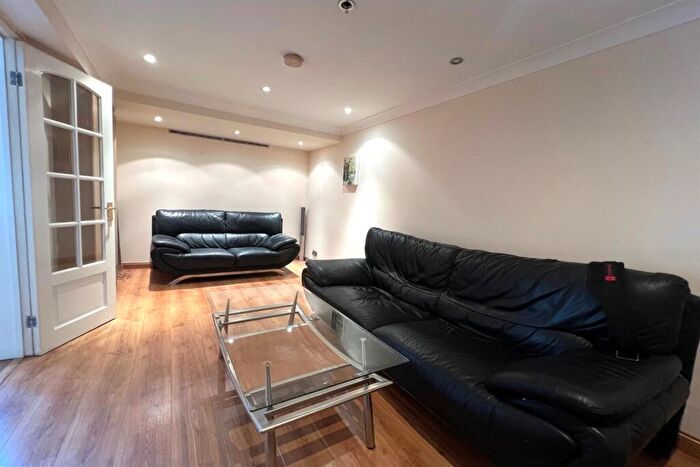 4 Bedroom House To Rent In Swansea Court, E16