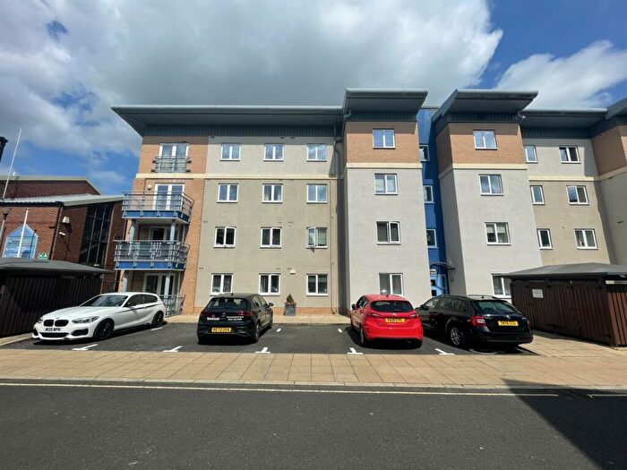 2 Bedroom Flat To Rent In Knightsbridge Court, Gosforth, Newcastle Upon Tyne, NE3