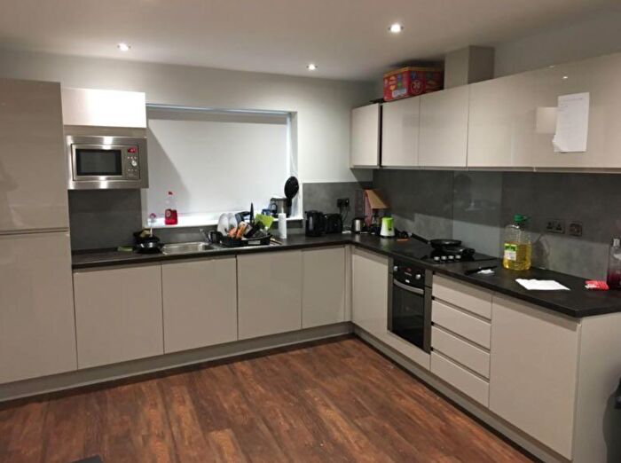 6 Bedroom Apartment To Rent In Hyde Terrace, Leeds, West Yorkshire, LS2
