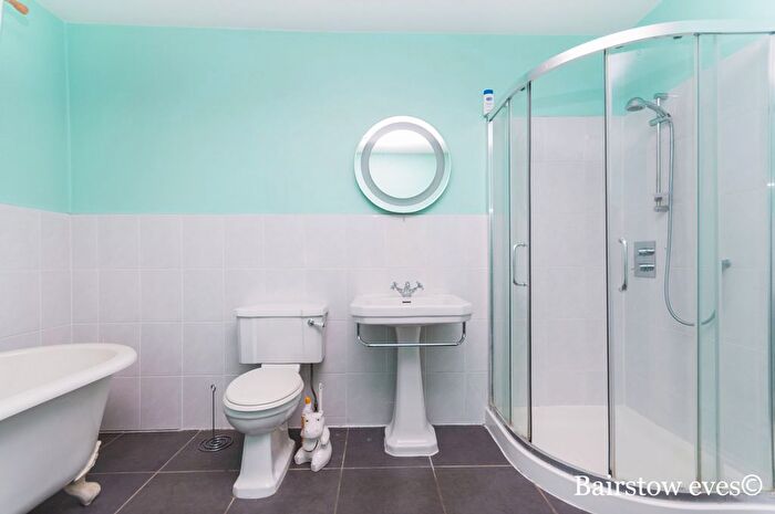 2 Bedroom Property To Rent In Lansdowne Road, London, E17