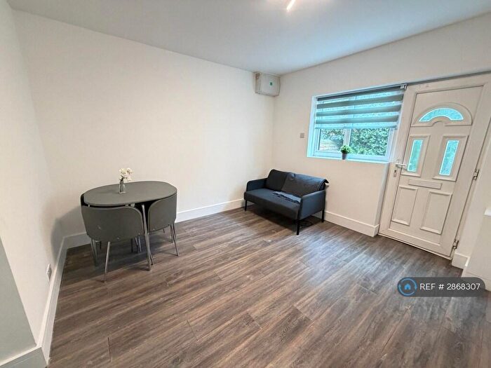 1 Bedroom Flat To Rent In School Road, Tilehurst, Reading, RG31