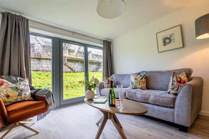 2 Bedroom Flat To Rent In Mcquades Court, York, YO1