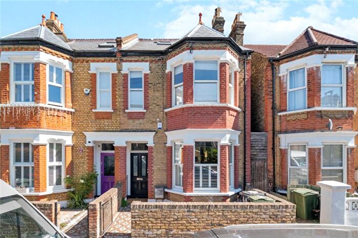 2 Bedroom Flat To Rent In Haintthorpe Rd, West Norwood, London, SE27