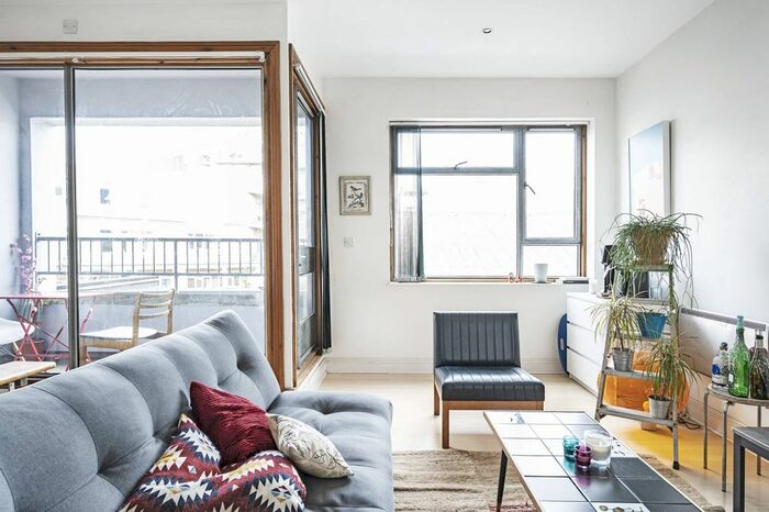 2 Bedroom Flat To Rent In Ellingfort Road, Hackney, London, E8