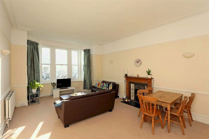 3 Bedroom Flat To Rent In West Hill, London SW15