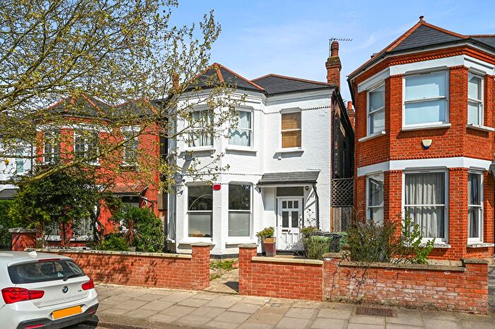 3 Bedroom Flat To Rent In Fordwych Road, London, NW2