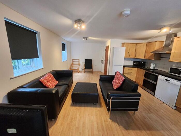 3 Bedroom Flat To Rent In Ladybarn Lane, Manchester, M14