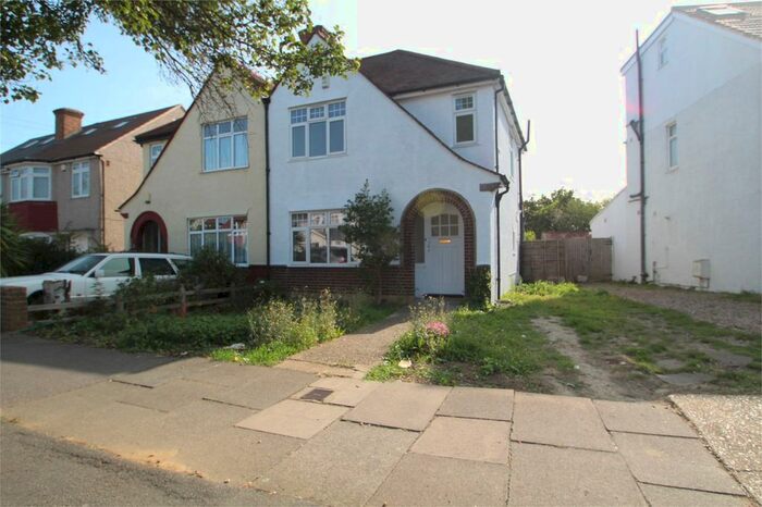 3 Bedroom Semi-Detached House To Rent In Windsor Avenue, Uxbridge, Middlesex, UB10