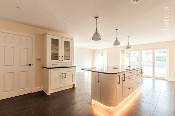 4 Bedroom Detached House For Sale In Grove Avenue, New Costessey, NR5