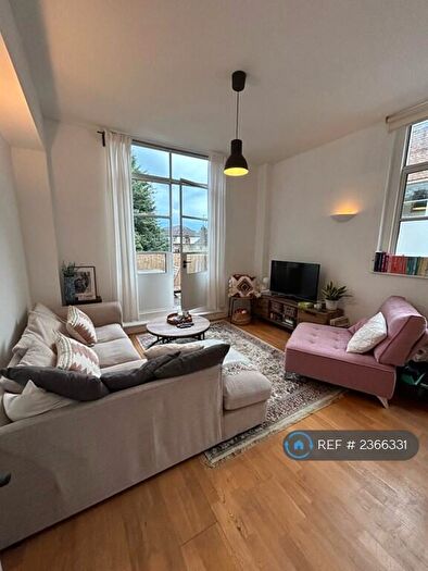 2 Bedroom Flat To Rent In Queen Street, Hitchin, SG4