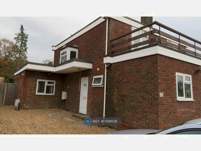 9 Bedroom Detached House To Rent In The Chase, Guildford, GU2