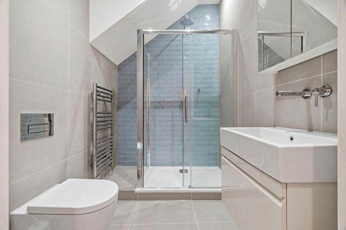 1 Bedroom Flat For Sale In Knights Hill, London, SE27
