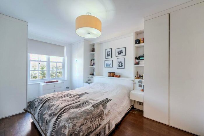 3 Bedroom Flat To Rent In Grove End Road, St John's Wood, London, NW8
